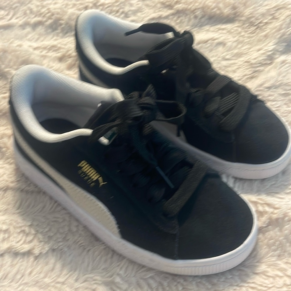 Kids Puma’s size 1.5